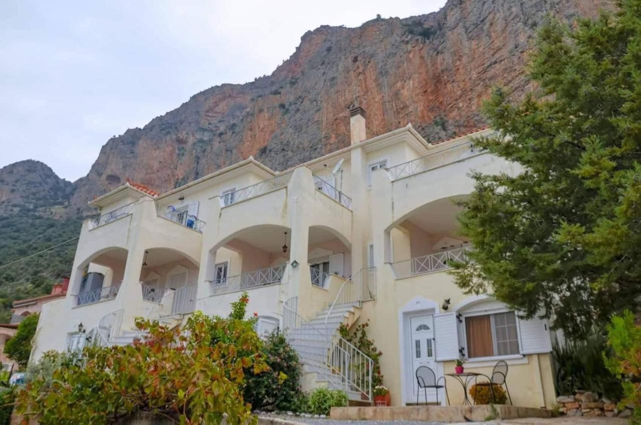 West Red Rock And View Leonidio Maisonette Studio المظهر الخارجي الصورة